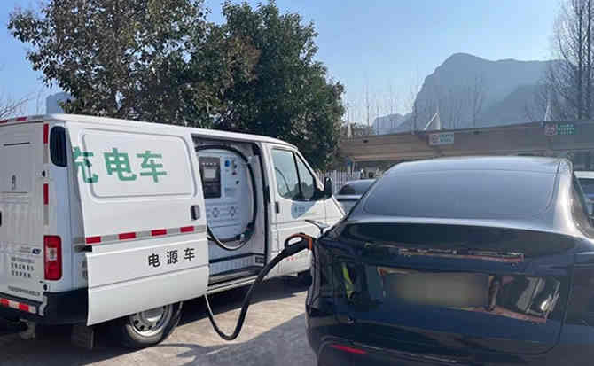 乐至汽车搭电